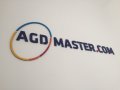 Logo AGDmaster.com na ścianie