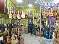 W sklepie muzycznym GAMA w Gdańsku znajdziesz bogtaty wybór gitar klasycznych, gitar akustycznych i ukulele